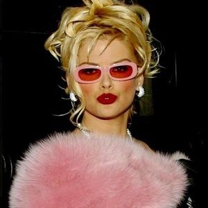 Meet your Posher, Lucy